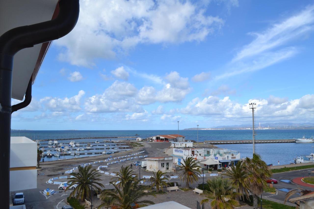 Attici Con Terrazzo Vista Mare Lejlighed Calasetta Eksteriør billede