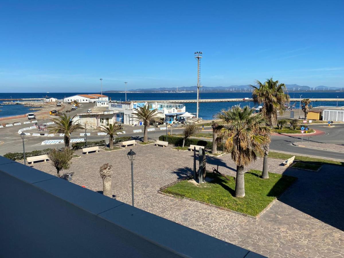 Attici Con Terrazzo Vista Mare Lejlighed Calasetta Eksteriør billede