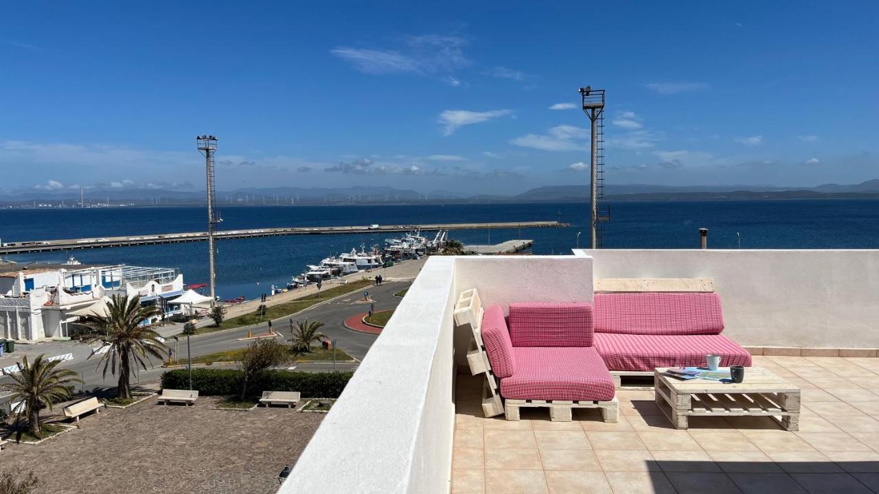Attici Con Terrazzo Vista Mare Lejlighed Calasetta Eksteriør billede