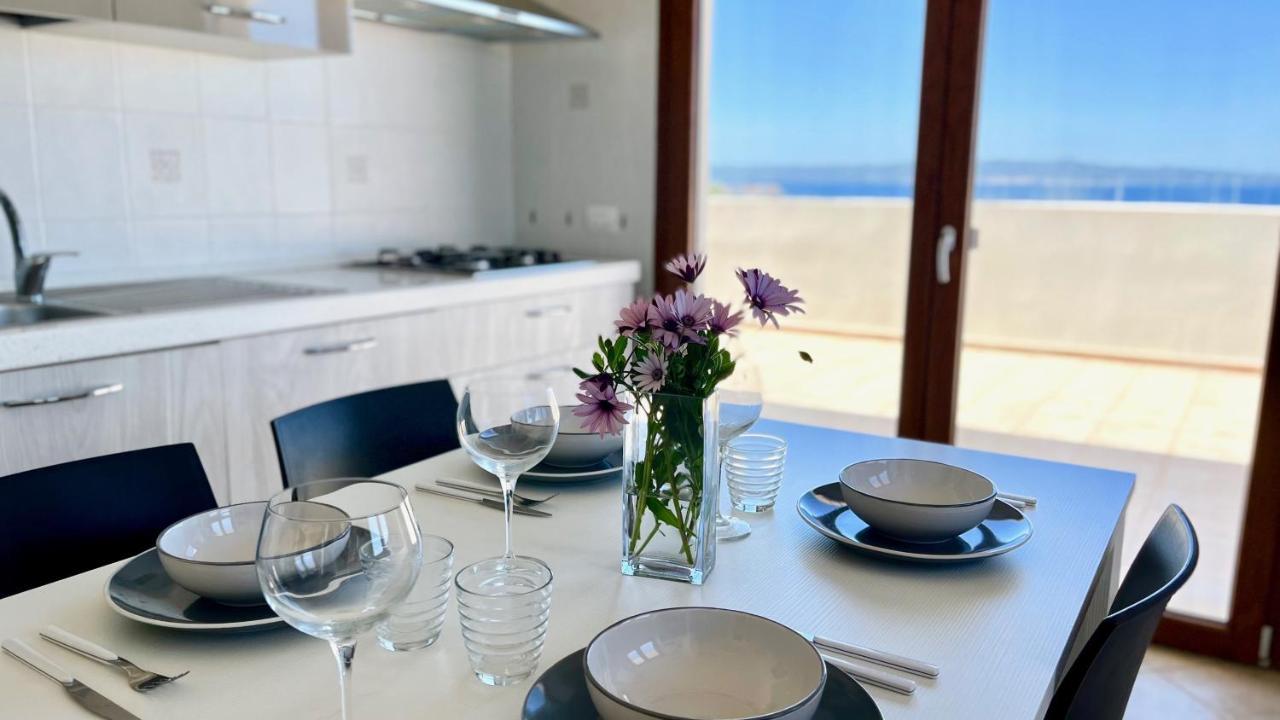 Attici Con Terrazzo Vista Mare Lejlighed Calasetta Eksteriør billede