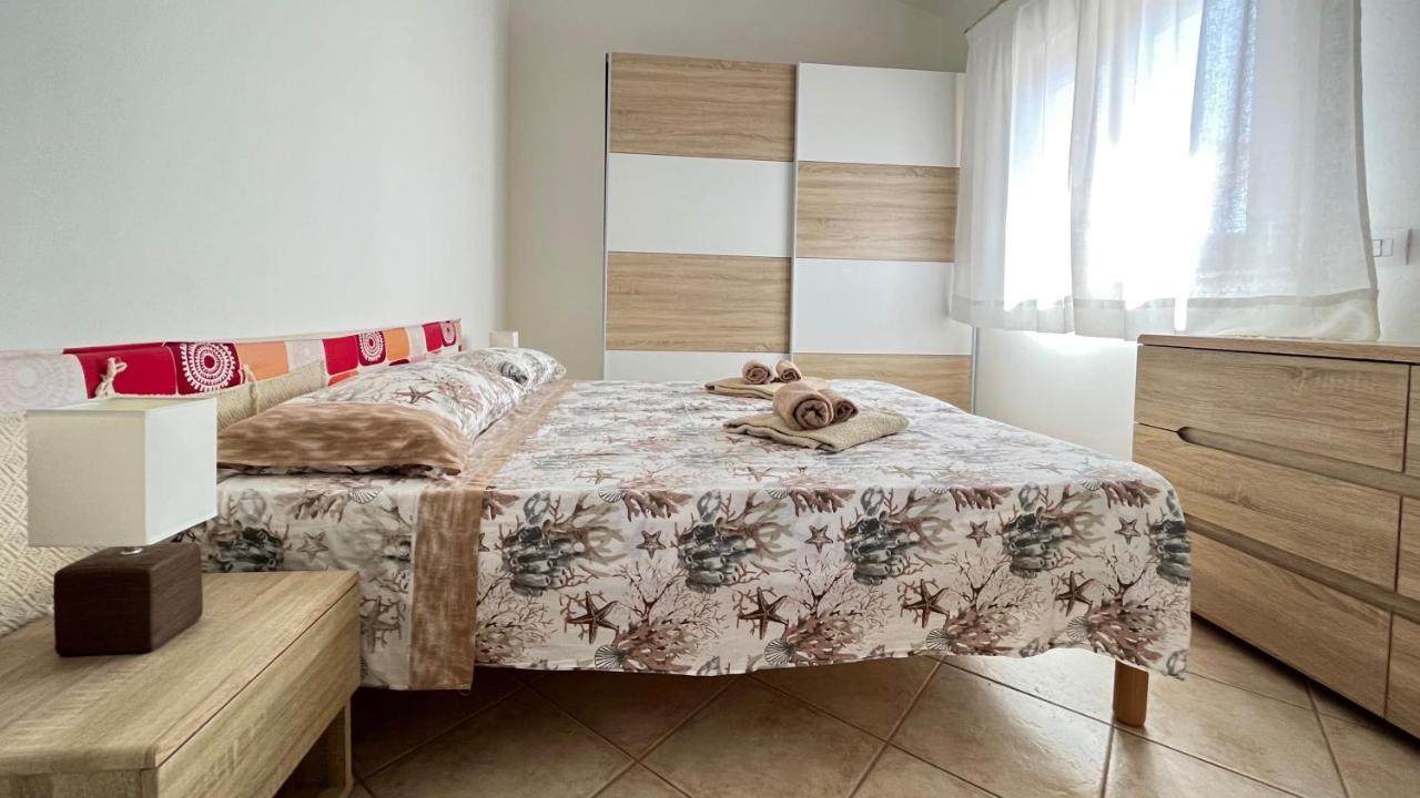 Attici Con Terrazzo Vista Mare Lejlighed Calasetta Eksteriør billede