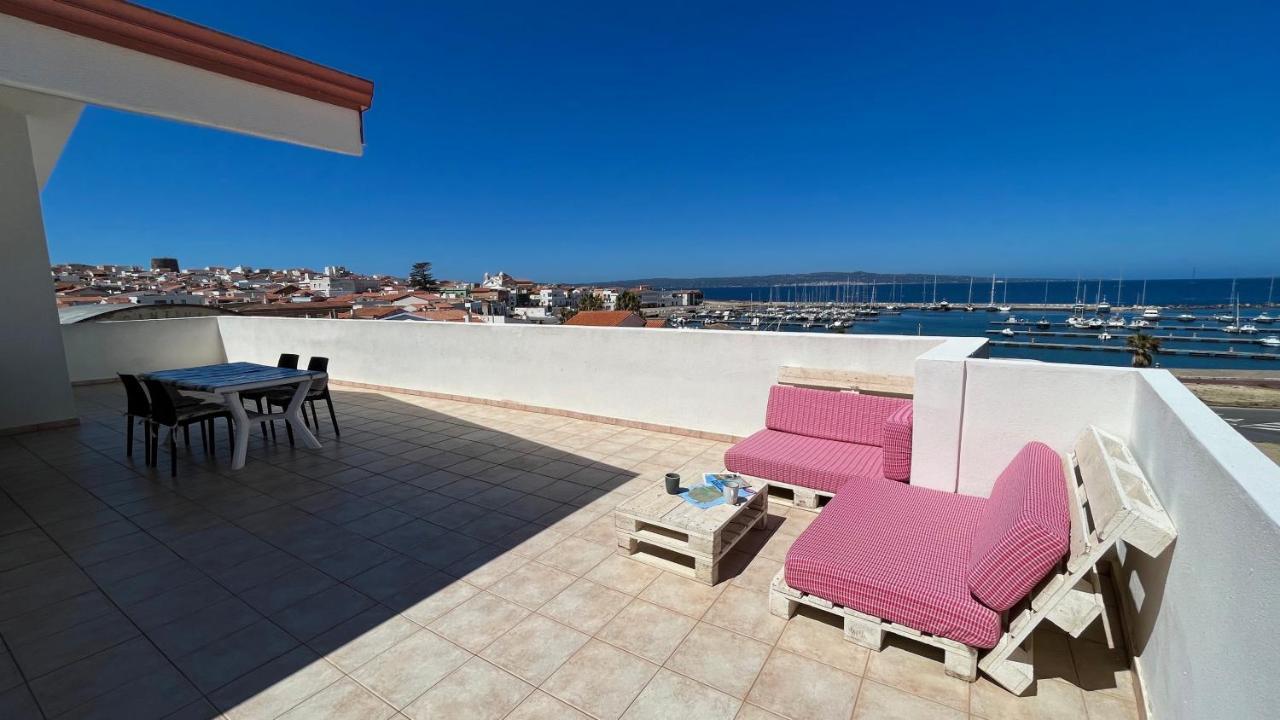 Attici Con Terrazzo Vista Mare Lejlighed Calasetta Eksteriør billede