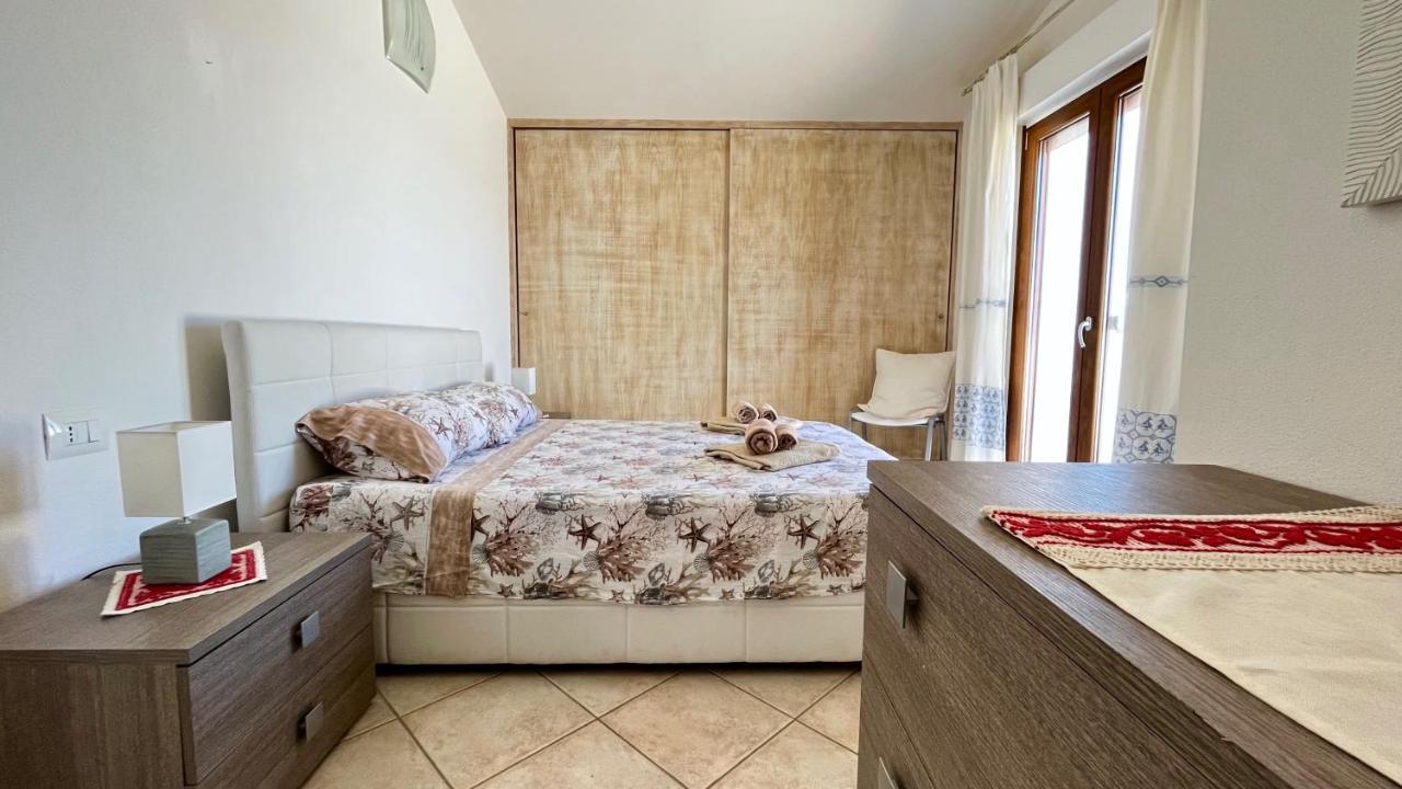 Attici Con Terrazzo Vista Mare Lejlighed Calasetta Eksteriør billede