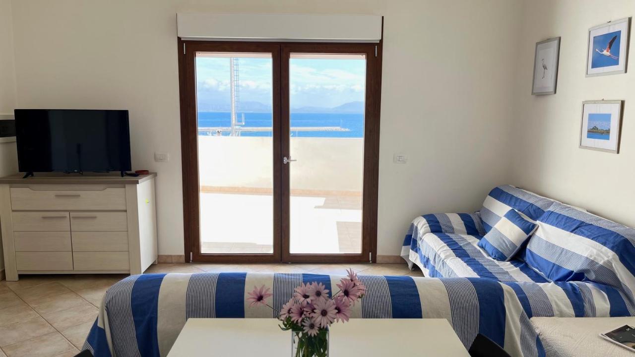 Attici Con Terrazzo Vista Mare Lejlighed Calasetta Eksteriør billede