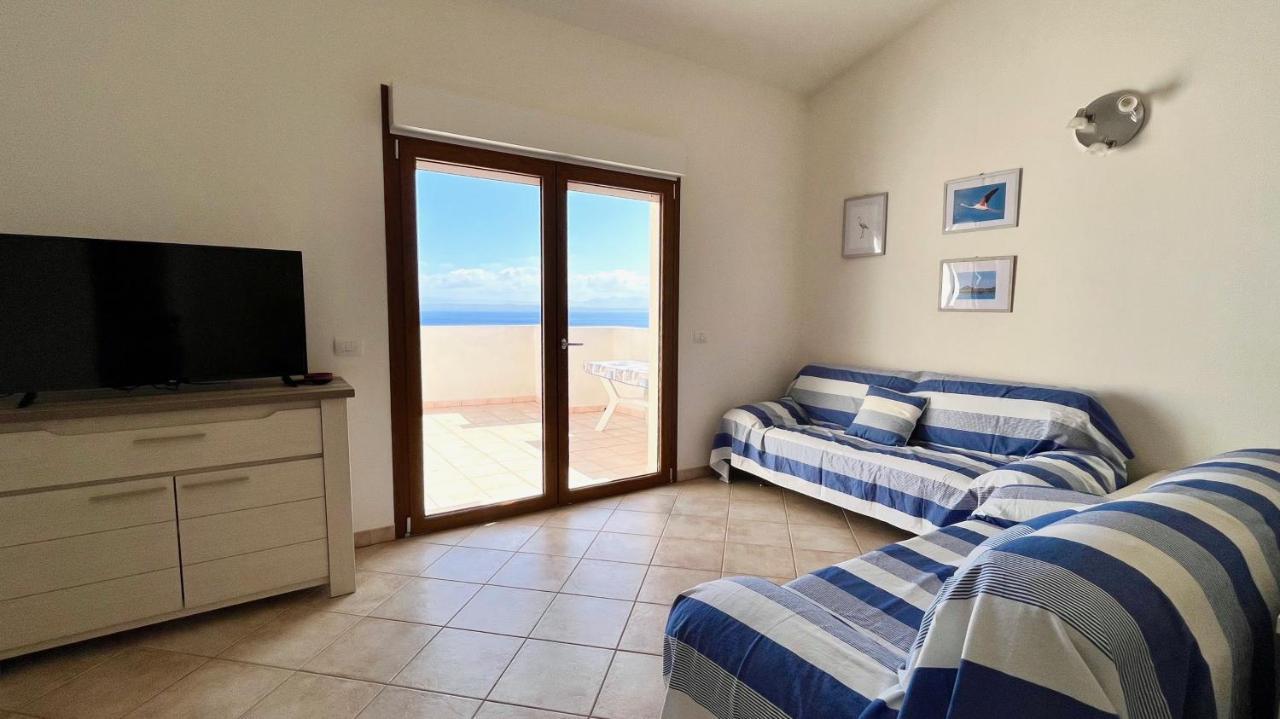 Attici Con Terrazzo Vista Mare Lejlighed Calasetta Eksteriør billede