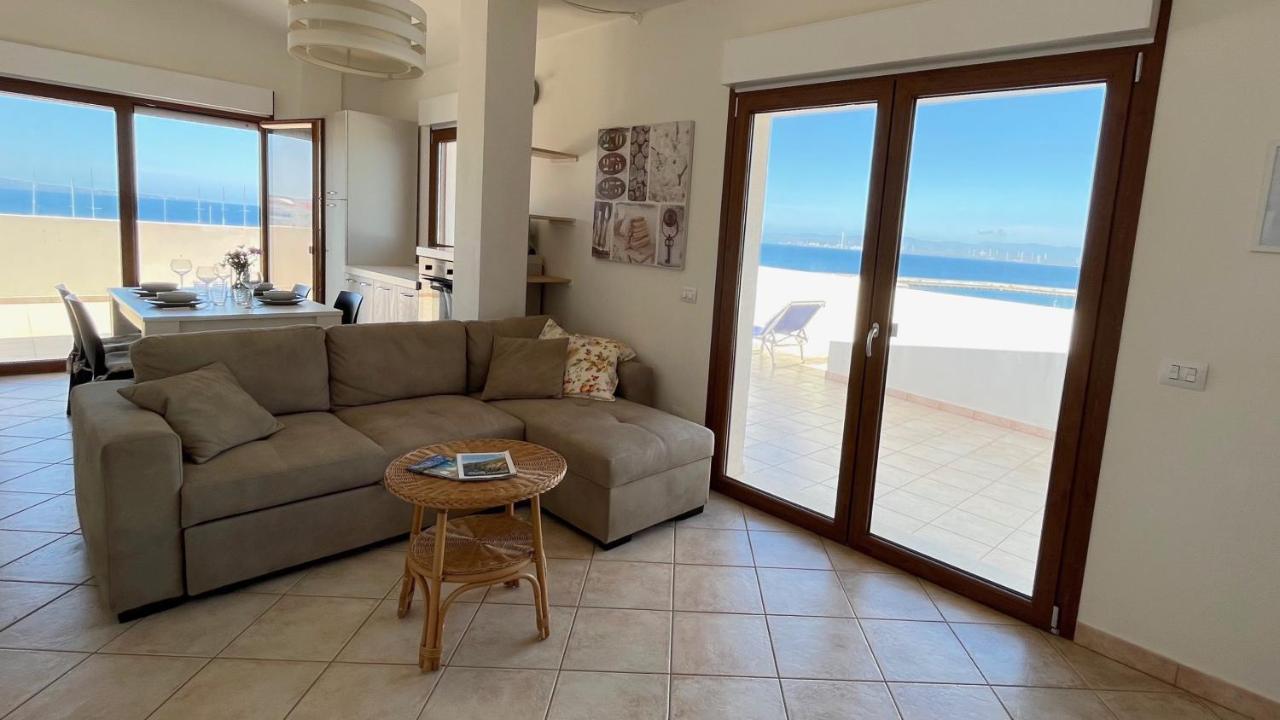Attici Con Terrazzo Vista Mare Lejlighed Calasetta Eksteriør billede