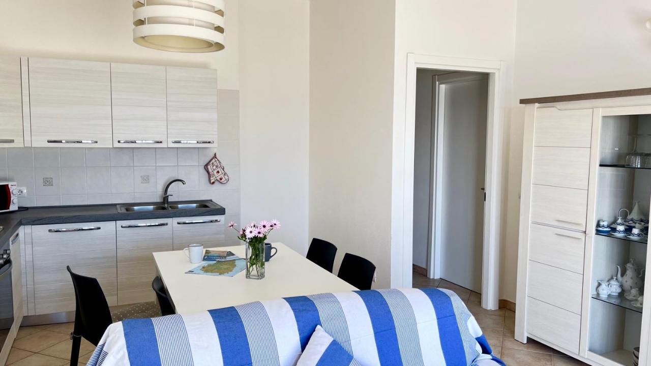 Attici Con Terrazzo Vista Mare Lejlighed Calasetta Eksteriør billede