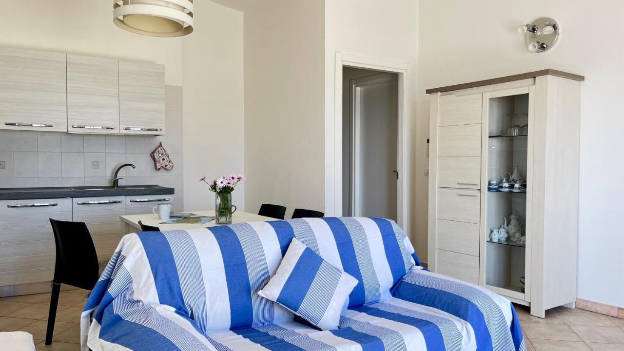 Attici Con Terrazzo Vista Mare Lejlighed Calasetta Eksteriør billede