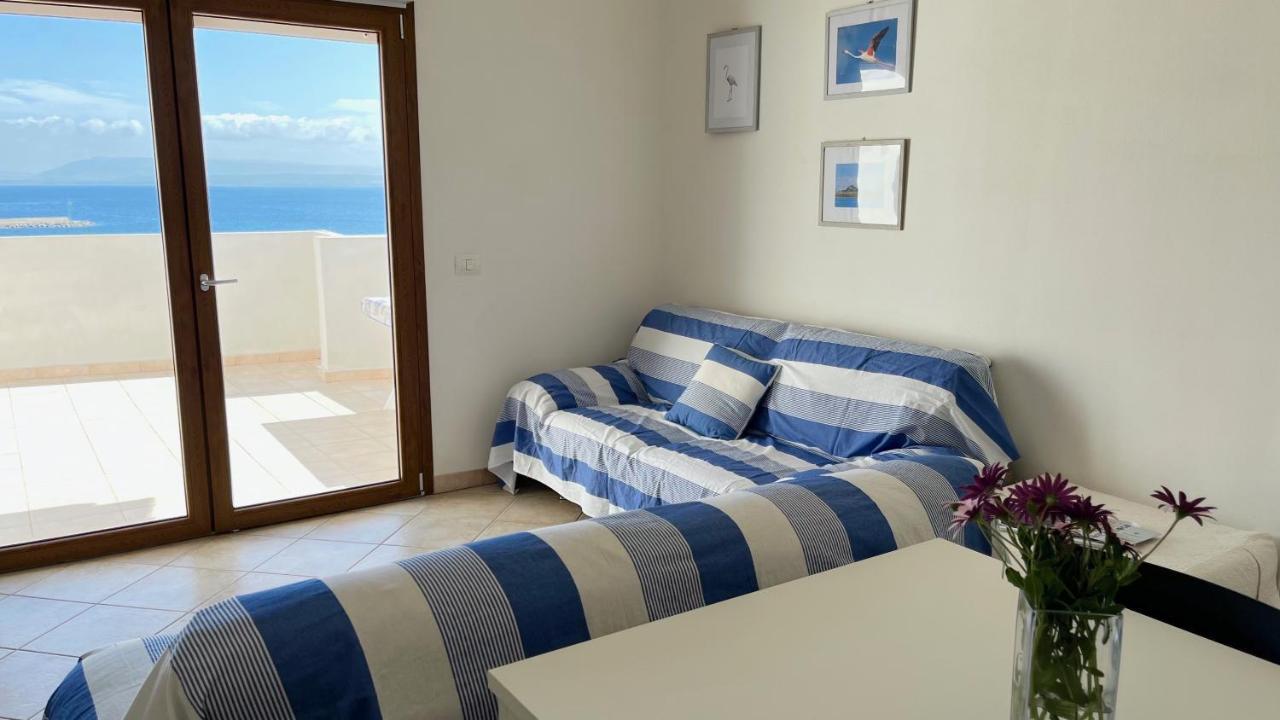 Attici Con Terrazzo Vista Mare Lejlighed Calasetta Eksteriør billede
