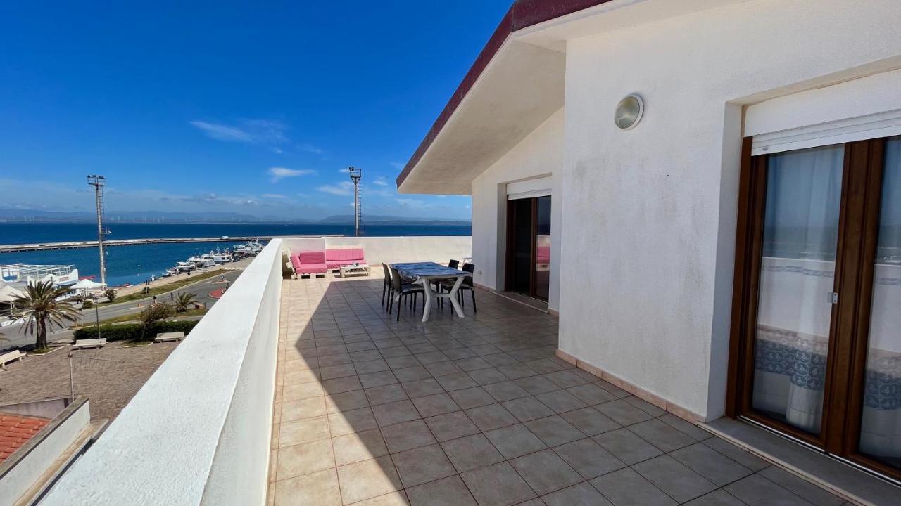 Attici Con Terrazzo Vista Mare Lejlighed Calasetta Eksteriør billede