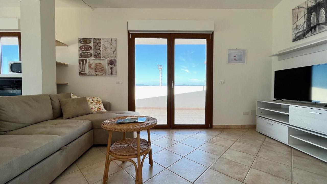 Attici Con Terrazzo Vista Mare Lejlighed Calasetta Eksteriør billede