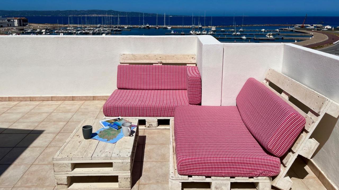 Attici Con Terrazzo Vista Mare Lejlighed Calasetta Eksteriør billede