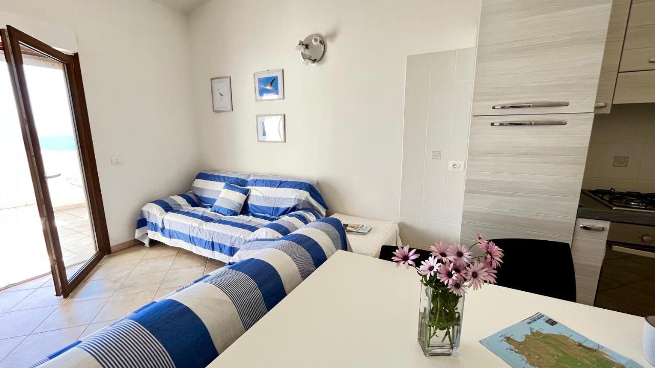 Attici Con Terrazzo Vista Mare Lejlighed Calasetta Eksteriør billede