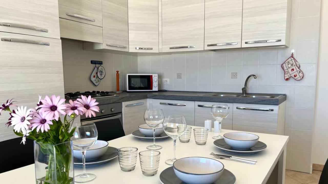 Attici Con Terrazzo Vista Mare Lejlighed Calasetta Eksteriør billede