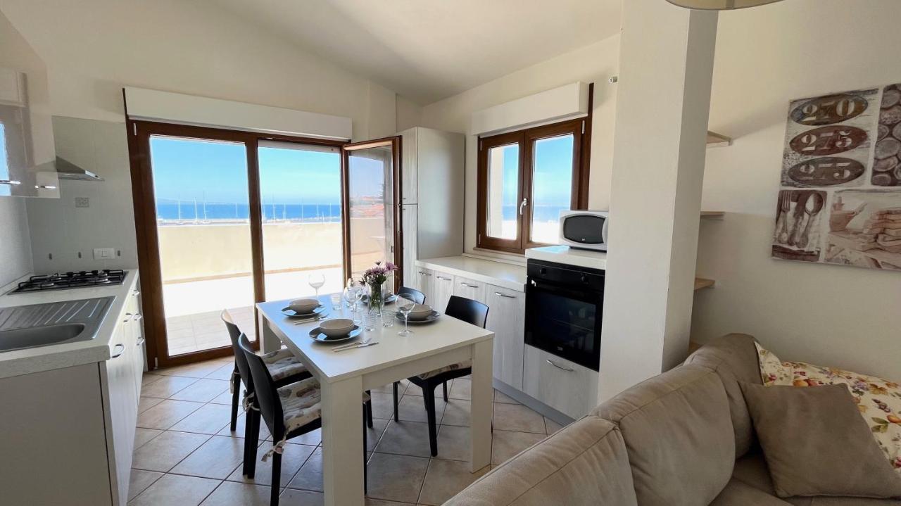 Attici Con Terrazzo Vista Mare Lejlighed Calasetta Eksteriør billede