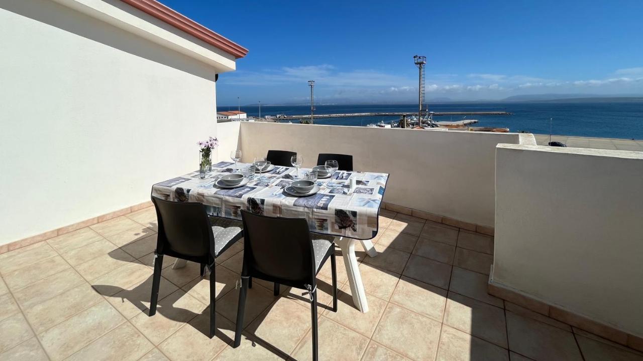 Attici Con Terrazzo Vista Mare Lejlighed Calasetta Eksteriør billede