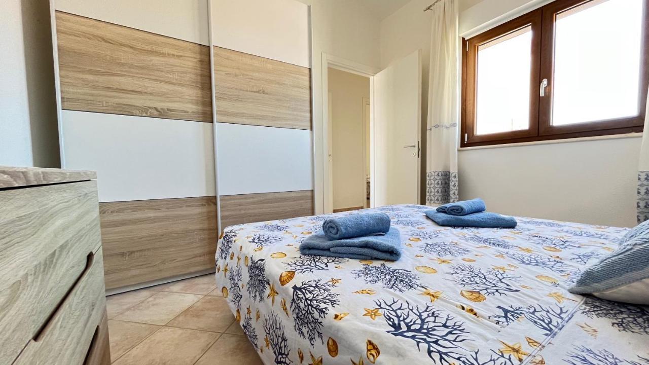 Attici Con Terrazzo Vista Mare Lejlighed Calasetta Eksteriør billede