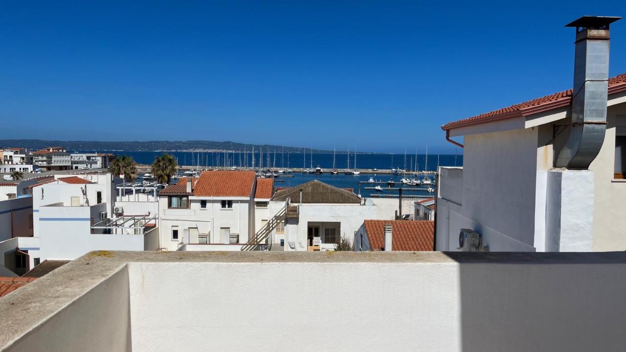 Attici Con Terrazzo Vista Mare Lejlighed Calasetta Eksteriør billede