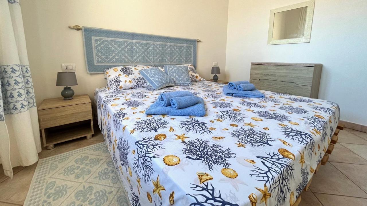 Attici Con Terrazzo Vista Mare Lejlighed Calasetta Eksteriør billede